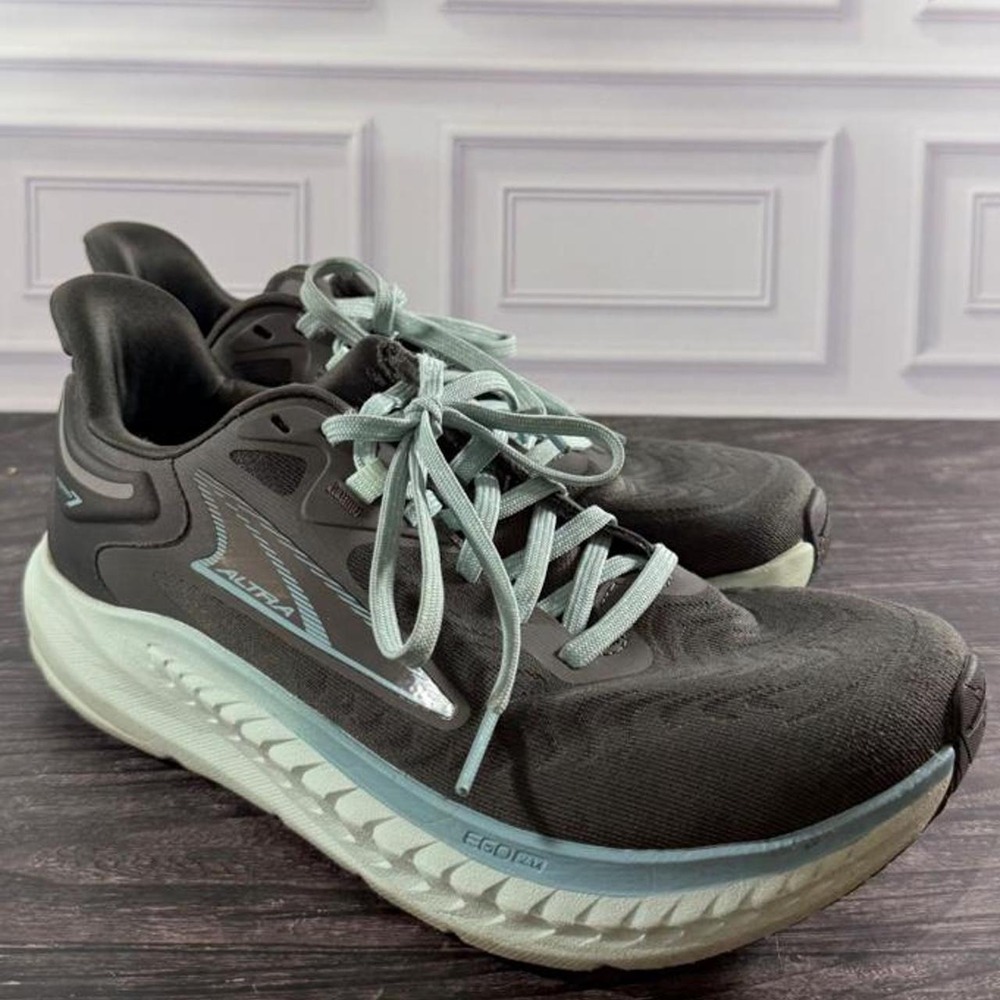 Women's size 8.5 Altra running shoes in gray & black